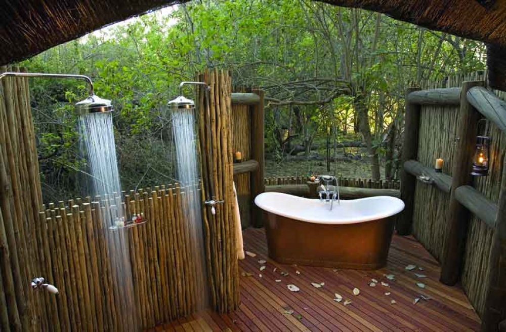 ห้องน้ำกลางป่า